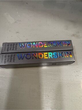 Wonderskin Wonder Blading All-Day Lip Stain - Iridescent Silver Packaging